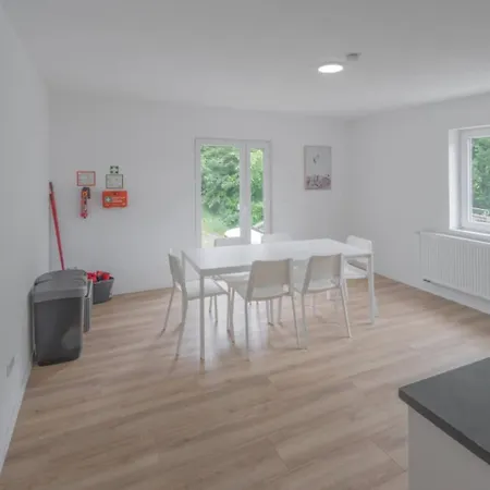 Monteurwohnung In Mit Parkplatz, Wlan, Smart-tv, Voll Ausgestattet, Modern, Kueche, Waesche Inklusive - Sch02
