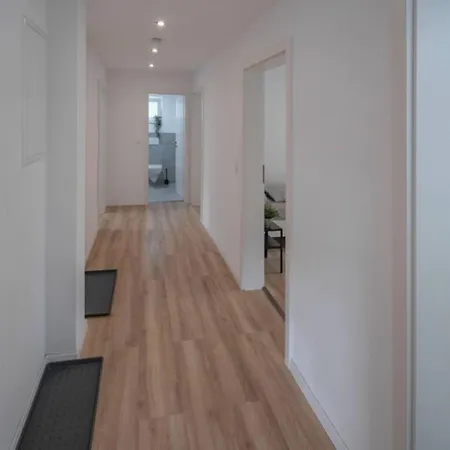 Monteurwohnung In Mit Parkplatz, Wlan, Smart-tv, Voll Ausgestattet, Modern, Kueche, Waesche Inklusive - Sch02 *
